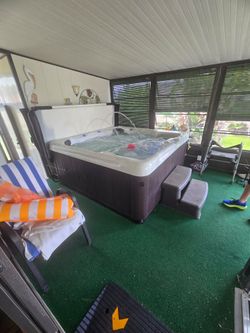 American Whirlpool 6 seater model 271