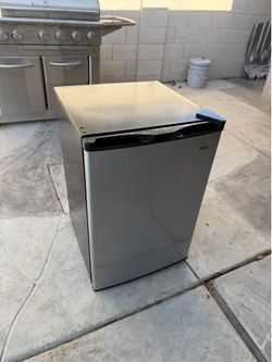 Mini fridge