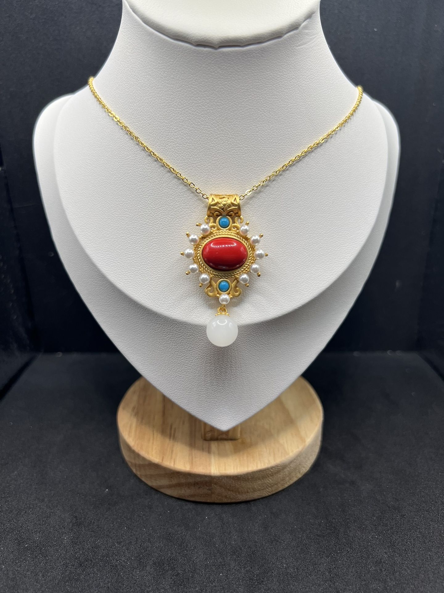 Red Turquoise Bead Gold Chain Necklace with White Jade
