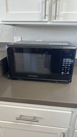 LIKE NEW Black & Decker Microwave