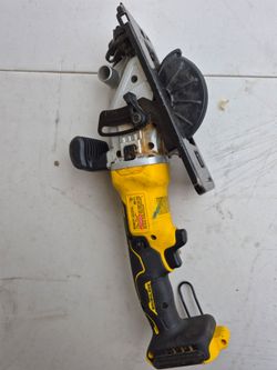DeWALT DCS571 20V MAX Brushless Cordless 4-1/2" Circular Saw*