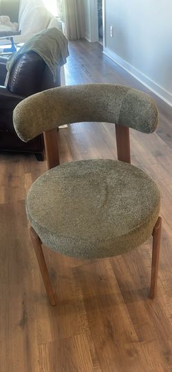 Dining room chairs (4)