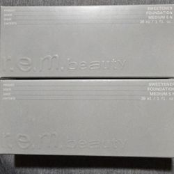 Ariana Grande's r.e.m. Beauty Sweetener Foundation