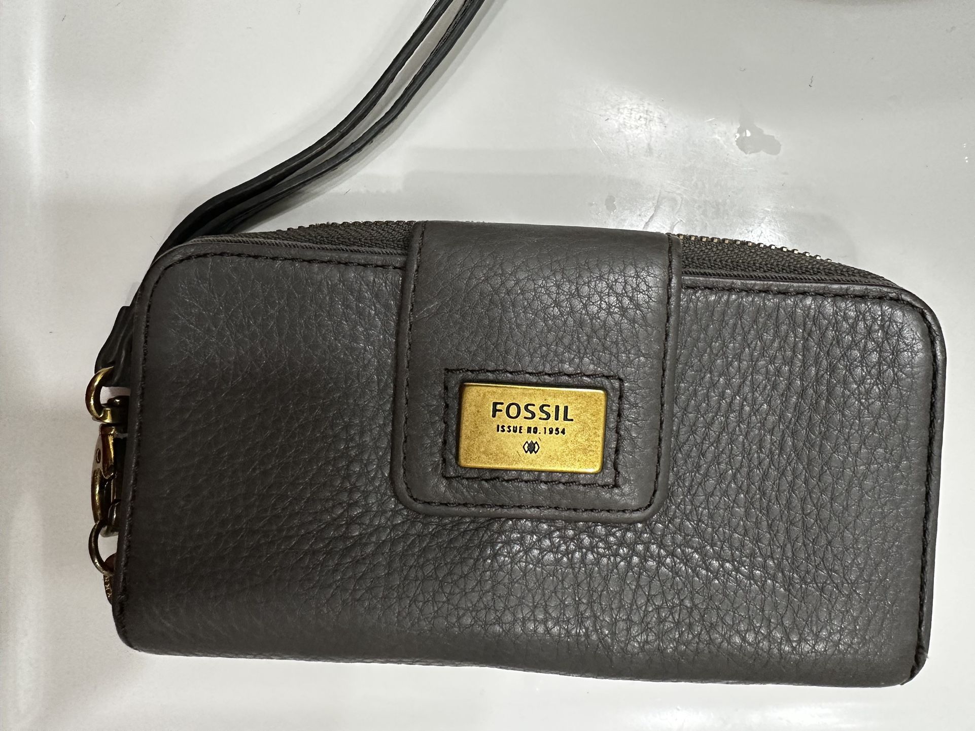 Fossil gray wristlet