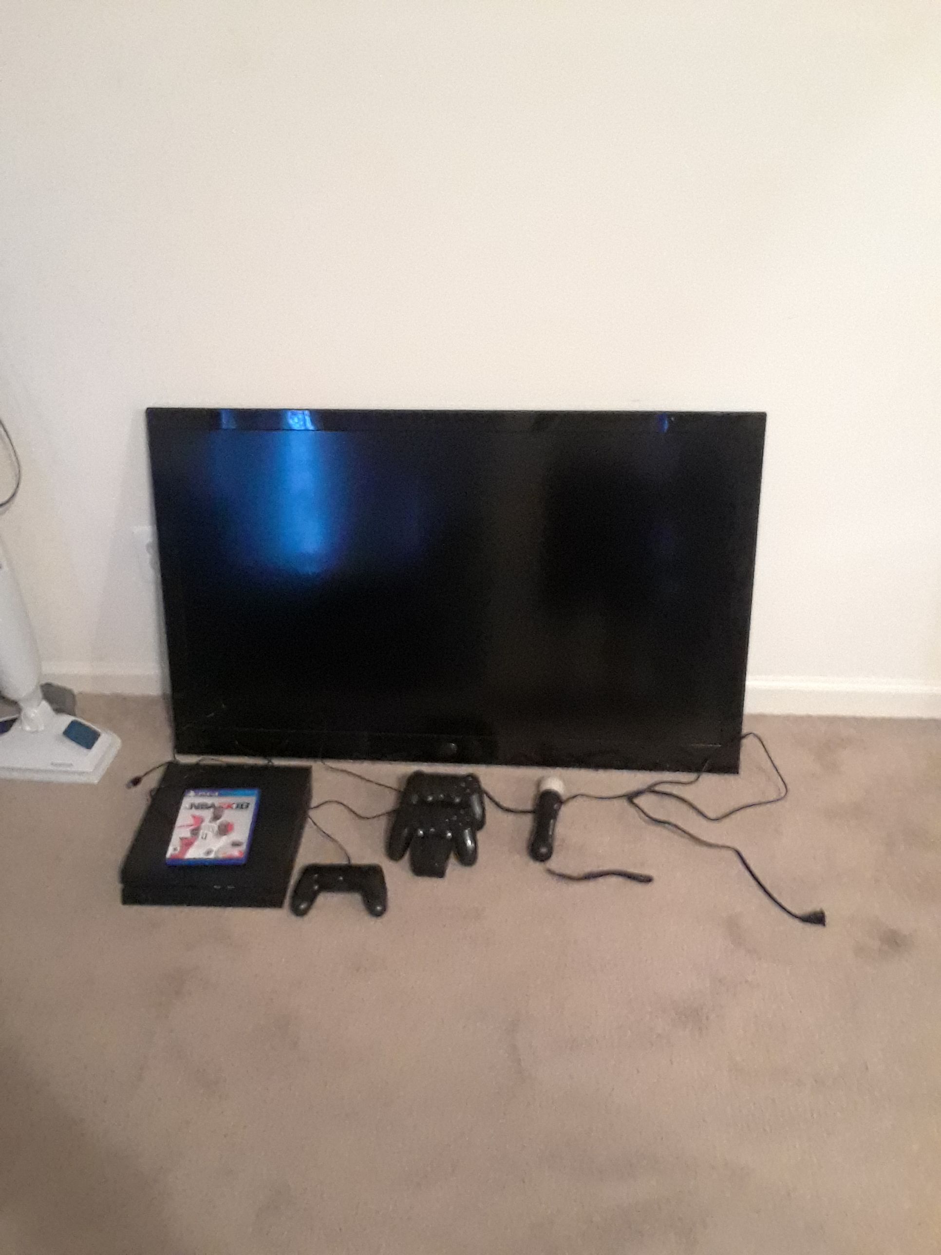Westinghouse "55, ps4, 2k18, 3controllers and a wand