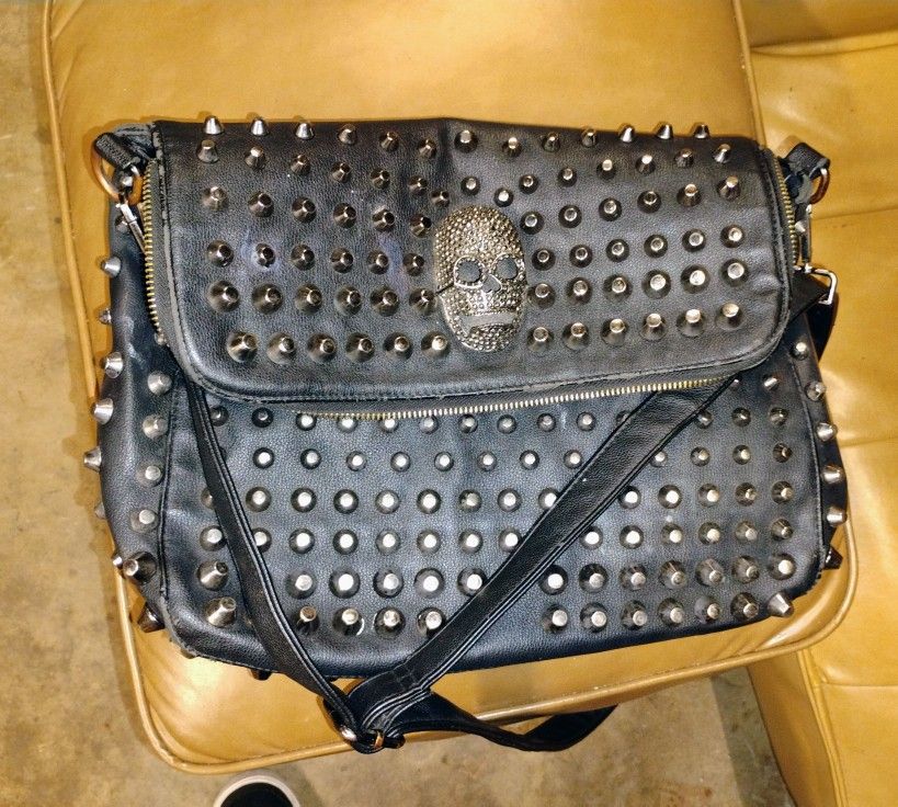Black Leather Purse With Silver Skull