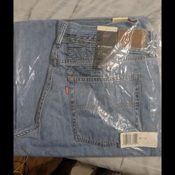 Brand New Women Levi's XL straight Jean