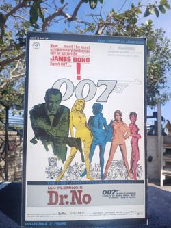 James Bond Figure Dr. No 007 IAN Fleming's Collector Edition