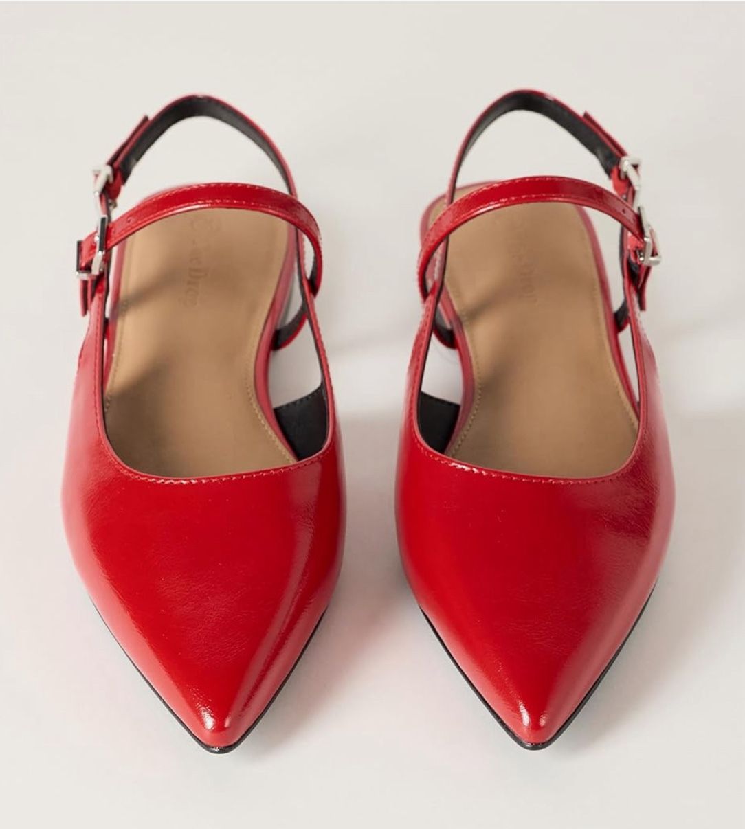 Red Pointy Flat 