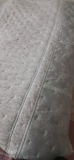 Comforter  /   bed Cover    Size  Twin- Full