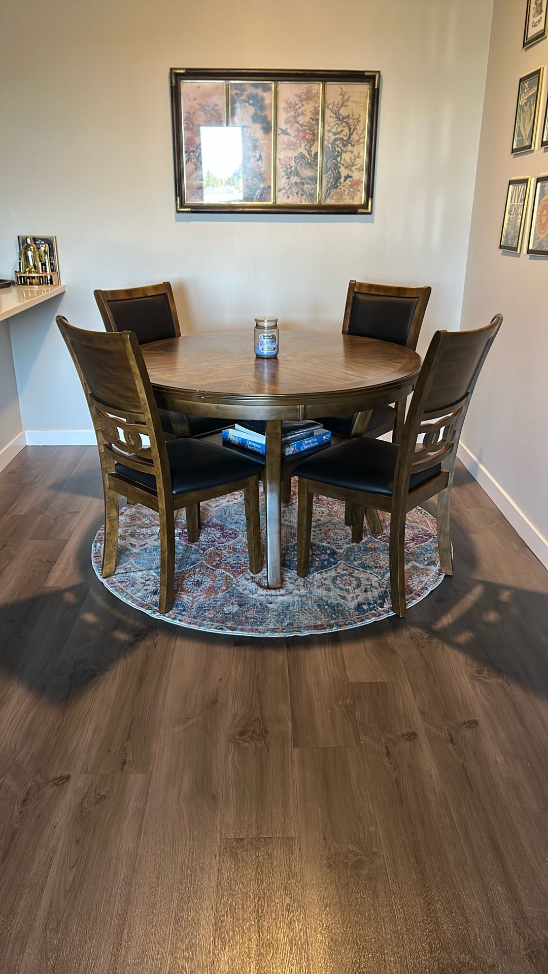 Round Table & 4 Chairs