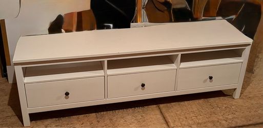 White media console 72 x 18.5 x22.5. Mint condition