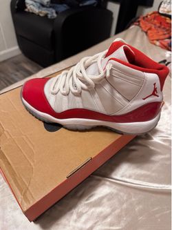 Jordan 11 size 7 y