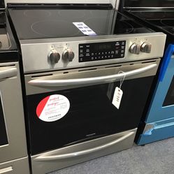 New Scratch And Dent Frigidaire Gallery 5 Burner Glass Top Stainless Steel Slide In Range. 1 Year Warranty 