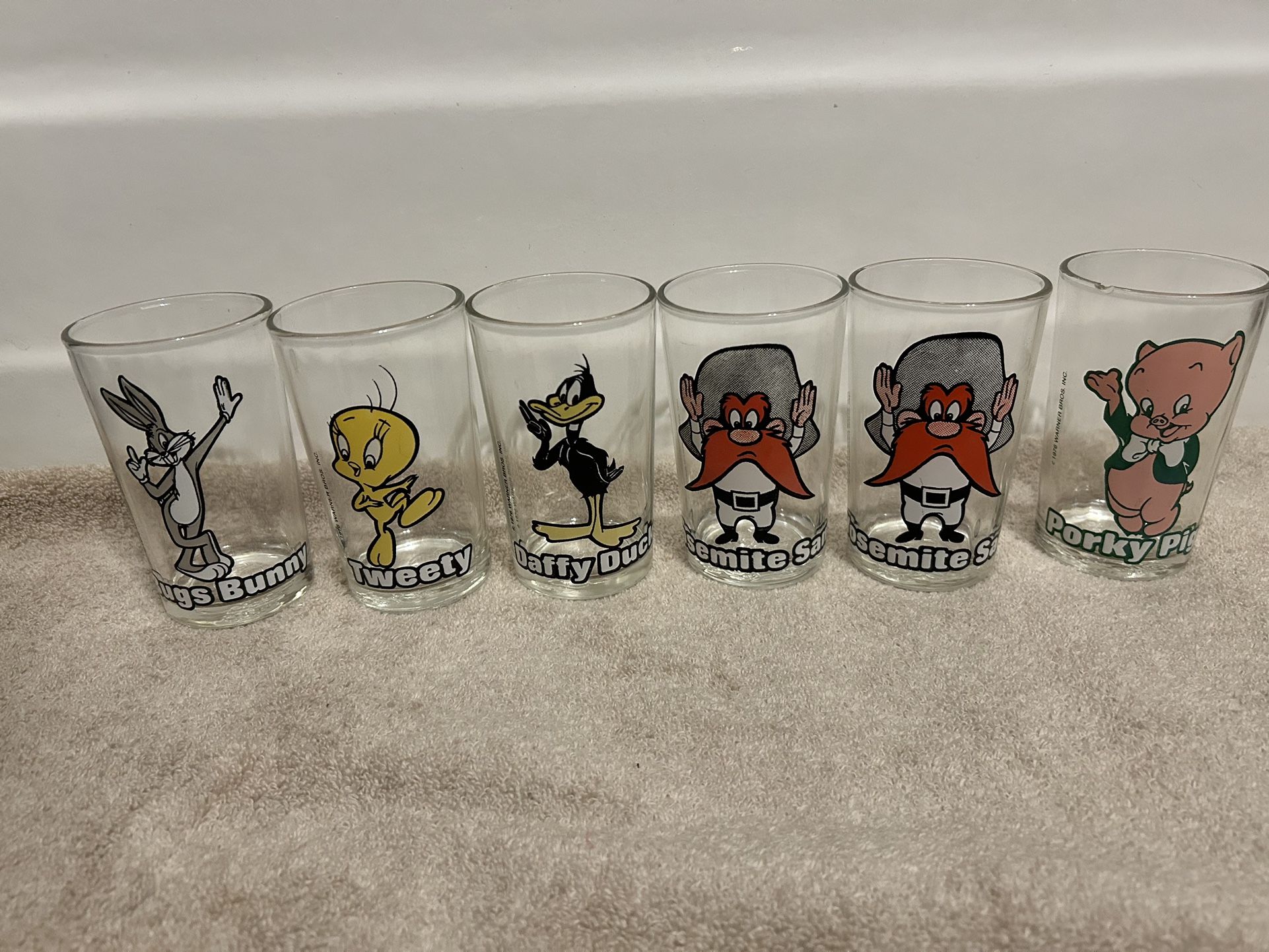 Vintage 6 Warner Brothers “Looney Tune” Jelly Jar Glasses