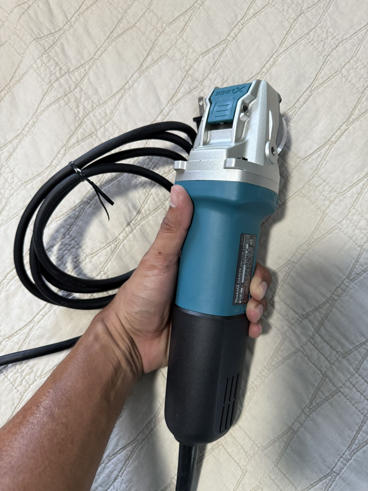Makita Grinder (XLock 4 1/2”)