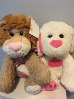 $15 for this 2pcs stuff toys for Valentine's day gift it's all brand new and pick up Gahanna