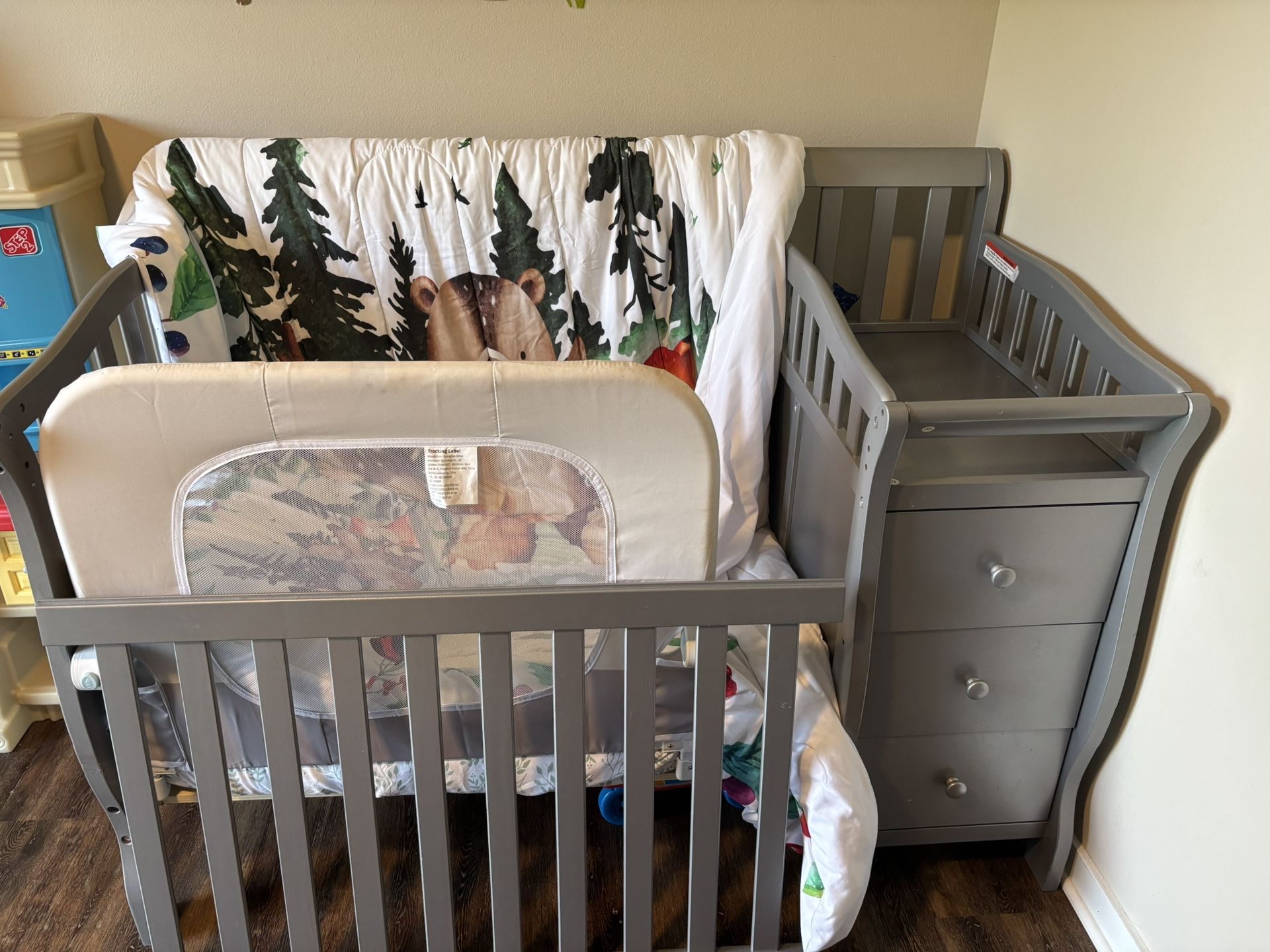 Convertible Crib With Removable Safety Rail