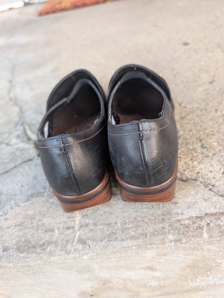 Naot Angin mixed leather and suede loafer size 9