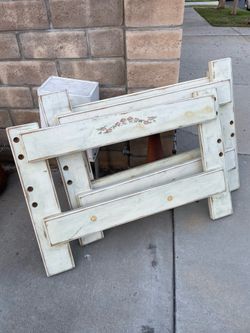 Super cute vintage twin size bed!