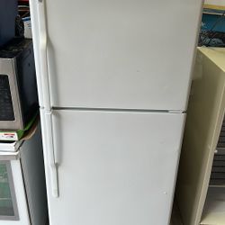 GE Top freezer fridge 