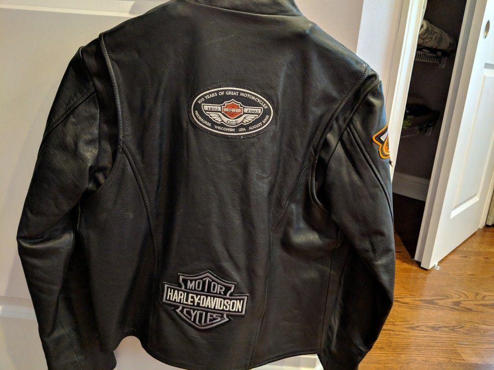 Leather , womans motorcycle jacket. Small size 6