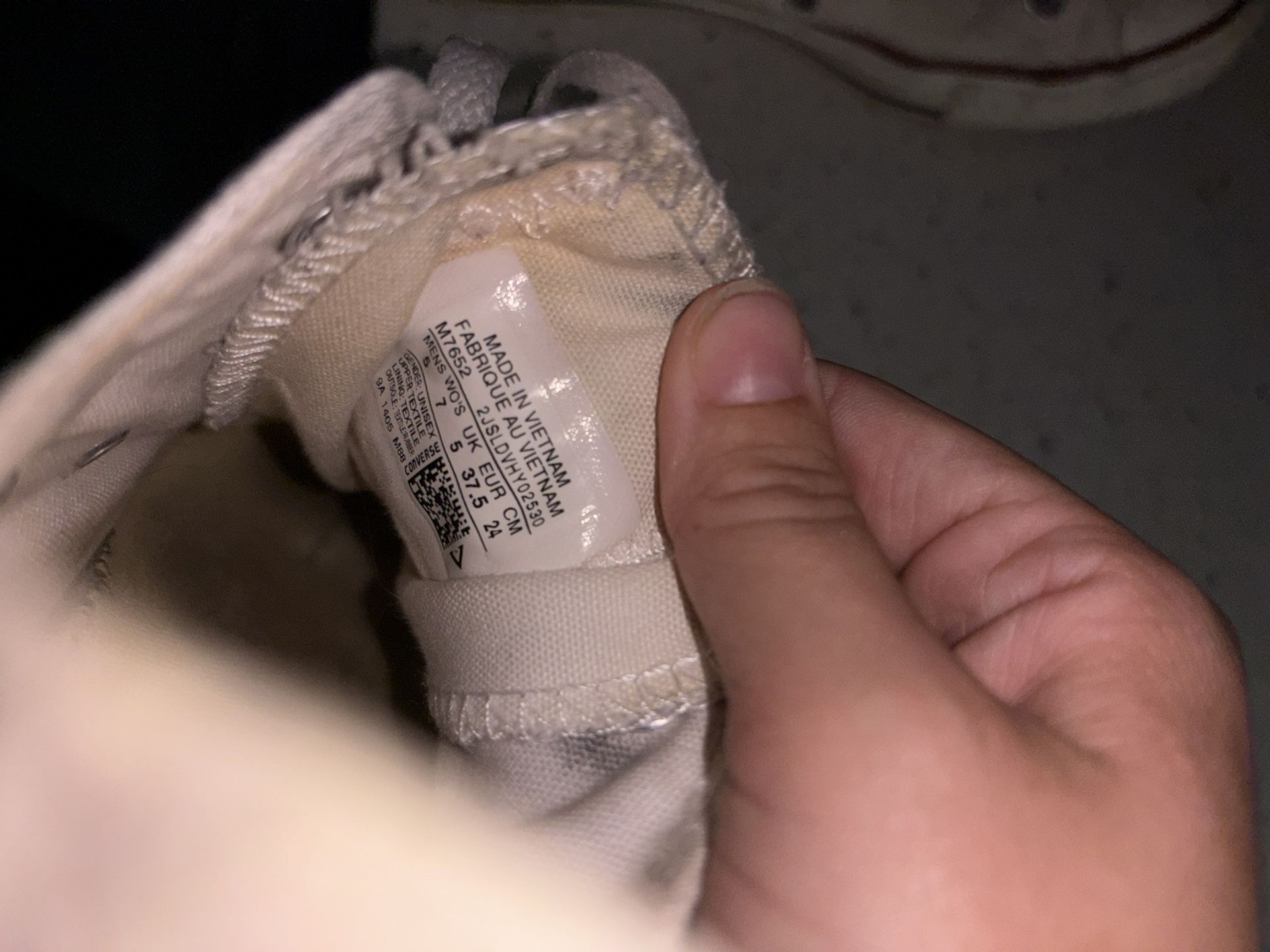 white converse 