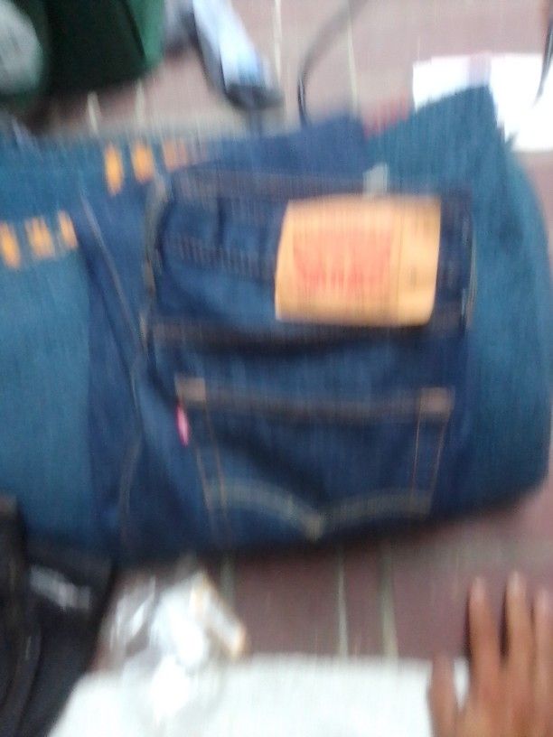 31X32 Levis Pants