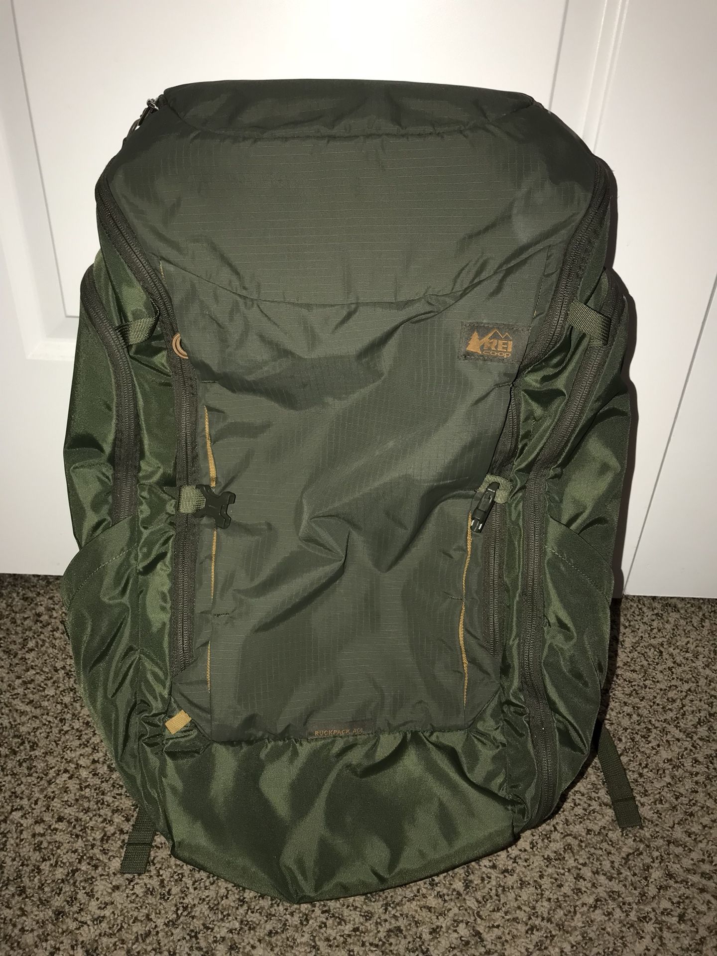 REI CO-OP RUCKPACK 40L BACKPACK TRAVEL LUGGAGE HIKING BAG
