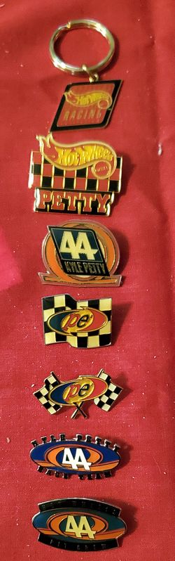 6 DIFFERENT KYLE PETTY HAT PINS AND 1 KEY CHAIN