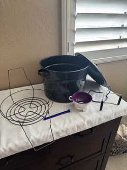 Vintage Large Round Enamelware Granite Wear Cold Canner Stock Pot With Rack