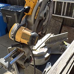 DEWALT TABLE SAW