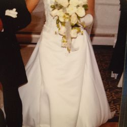 Beautiful Ebriodered Wedding Dress Size 12