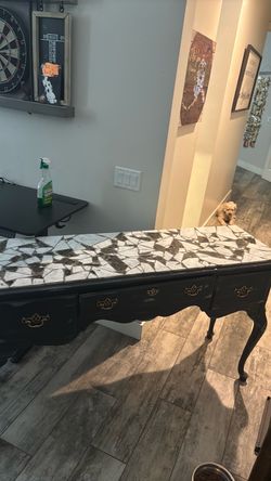 Entry way table
