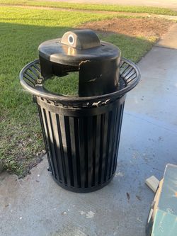 Trash can receptacle