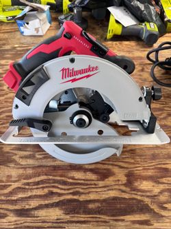 Milwaukee M18 Brushless 7 1/4 Inch Circular Saw