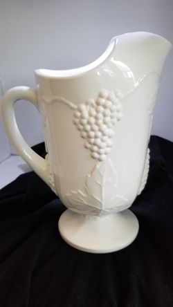 Vintage 50s white milk glass pitcher