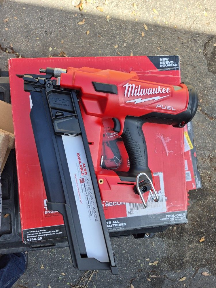 Milwaukee M18 FUEL 3-1/2 in. 18-Volt 21-Degree Framing Nailer (Tool-Only)
