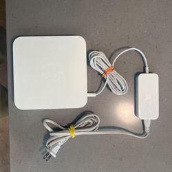 Apple AirPort Extreme Base Station A1143 WiFi Router