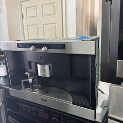 MIELE COOFEE MAKER 24”