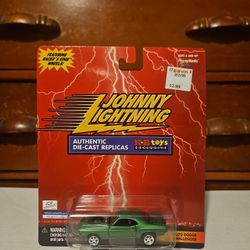 2000 Johnny Lightning 1970 Dodge Challenger KB Exclusive 