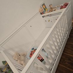 Graco Convertible 4 In 1 Crib With Changing Table And Drawers