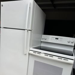 GE REFRIGERATOR AND STOVE COMBO($550)