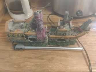 Fish tank decor and heater