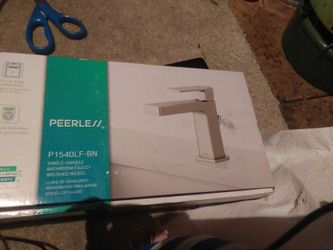 PEERLESS Single Handle Bathroom Faucet Brushed Nickel