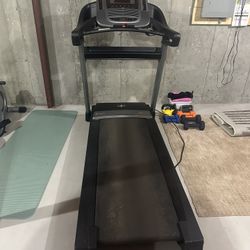 *Price Drop* Treadmill in Excellent Condition - Great Deal!
