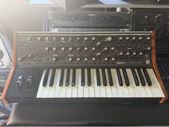 Moog Sub 37