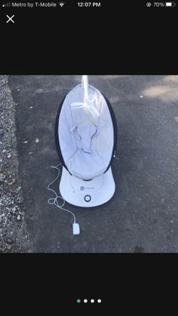 4 Moms Automatic Rocker With Aux And Speakers