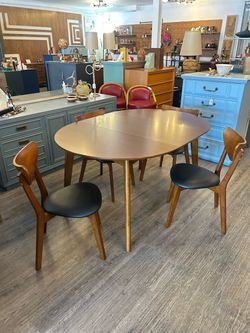 New Dining Chairs / MCM Style/ Set of 4!