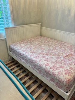 Nantucket White Solid Wood Frame King Platform Bed with Matching Footboard and Twin XL Trundle
